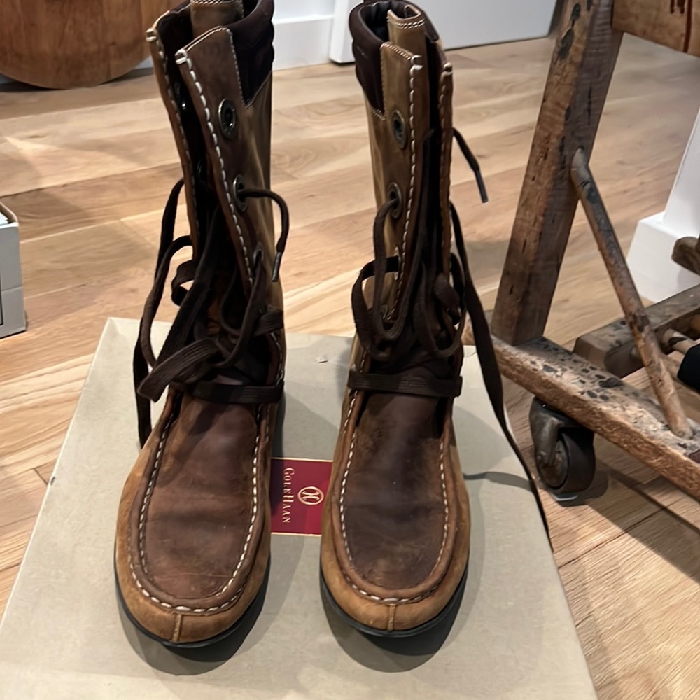 Cole Haan lace up leather boots size 91/2